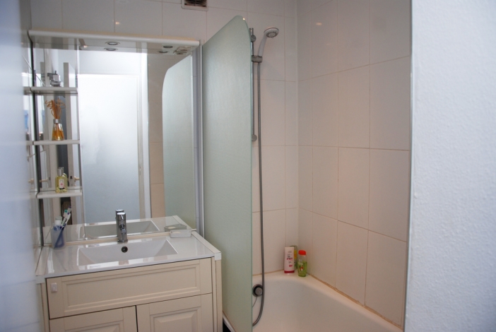 Paradise Cote D'Azur, Bathroom with bath & shower, Image 6