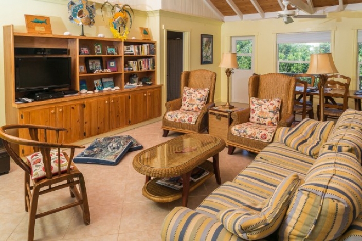 Bahamas Retreat, Comfortable great room--TV, books, movies, Image 5