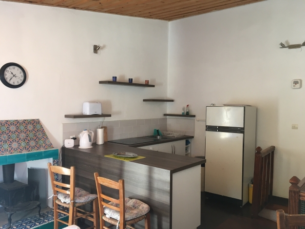 House in Samos, Kitchen and breakfast bar, Image 2