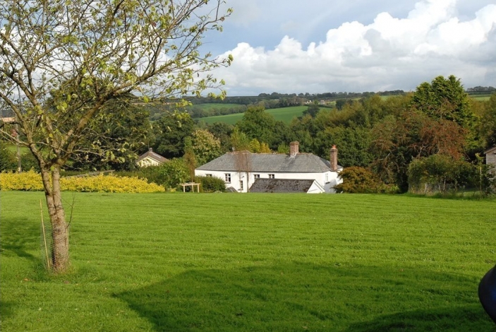 Hartwell, From the end of the garden, Image 19