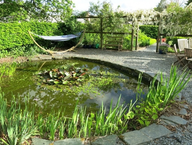 Hartwell, The fish pond. A great place for a barbeque, Image 16